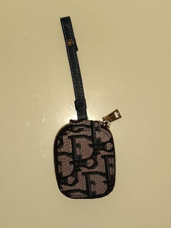 Covers & Schutzfolien: Dior Airpods Tasche/Hülle – Neu (gemäss Beschreibung) aus Andermatt von Bhagwan
