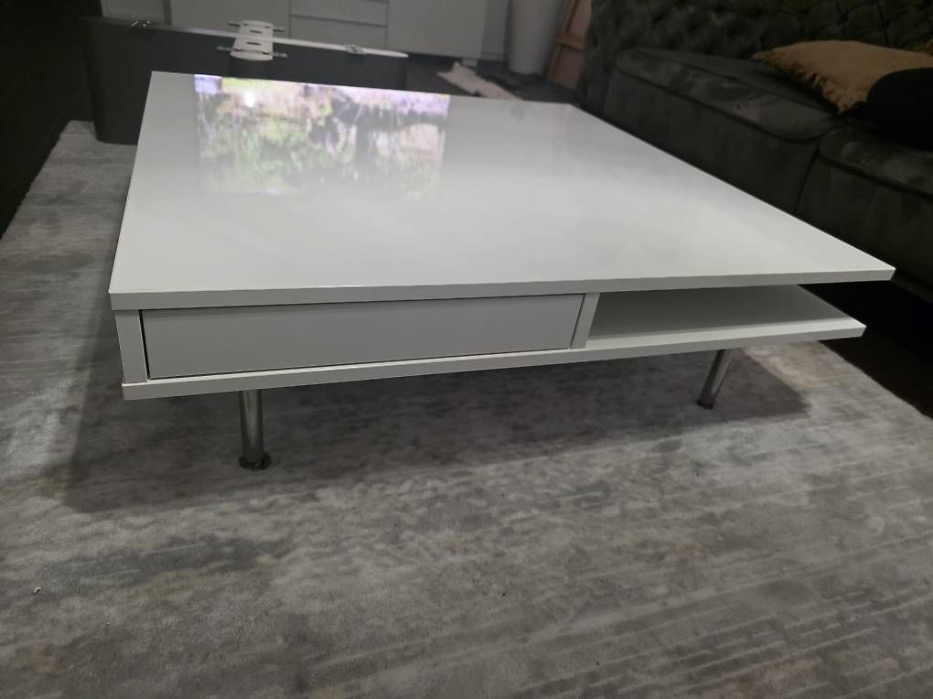 Tische: Sallontisch – Gebraucht aus St. Gallen von sel_w9sl