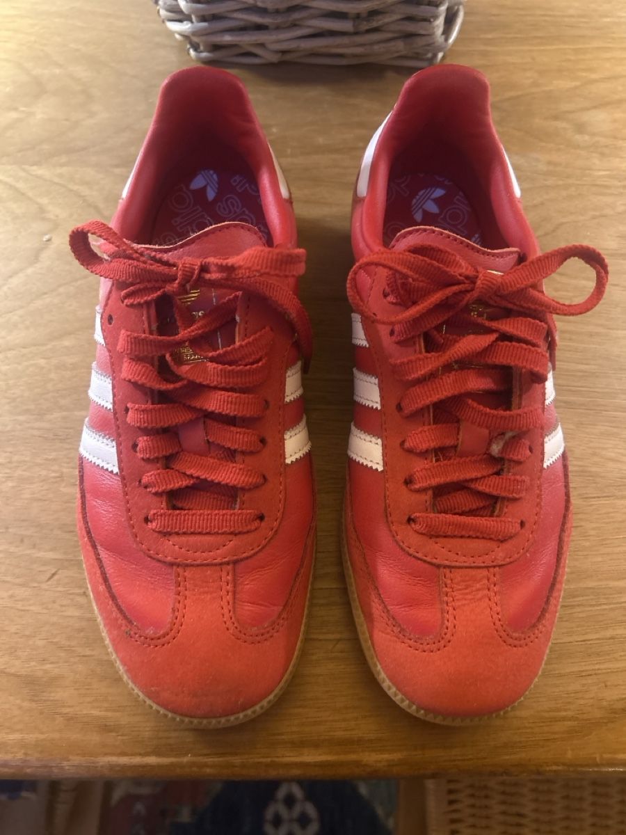 Adidas Damenschuhe: Sneakers Samba Adidas rouge – Gebraucht aus Saanen von Plonplon