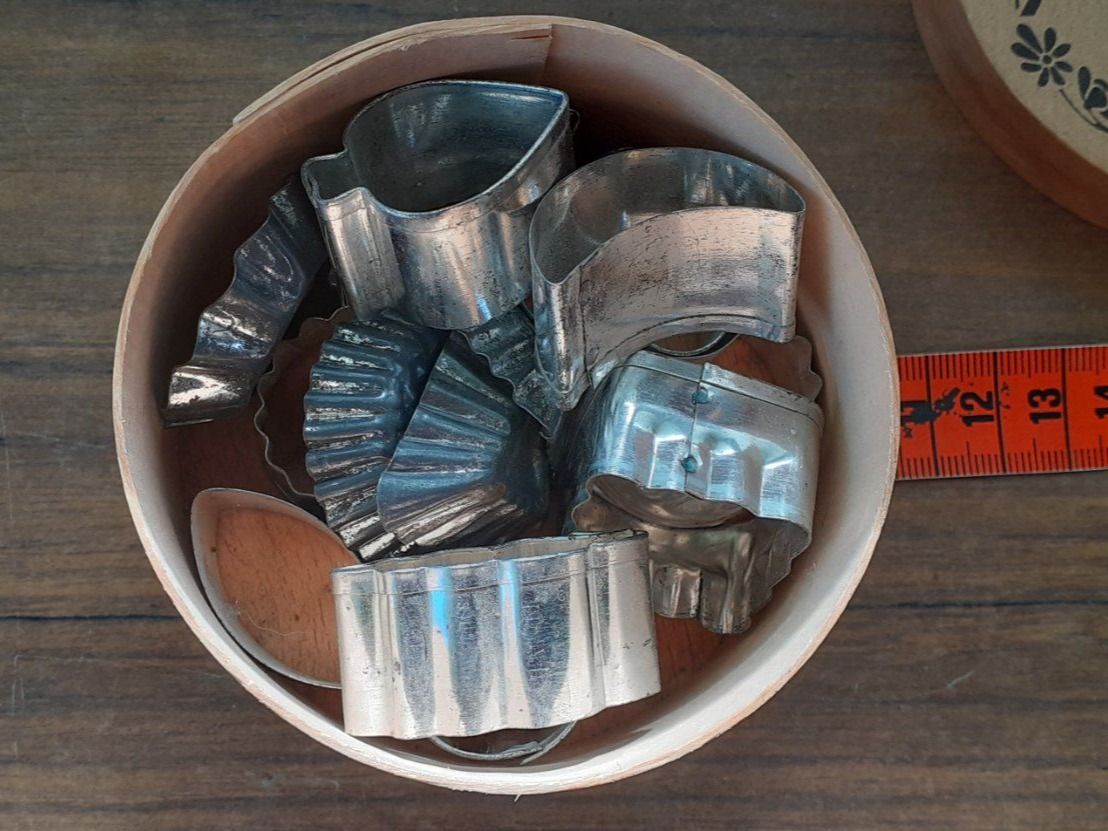 Teglie da forno: Pralinienförmchen Guetzliformen antik – Usato da Mörschwil venduto da lindaswunderkiste 2