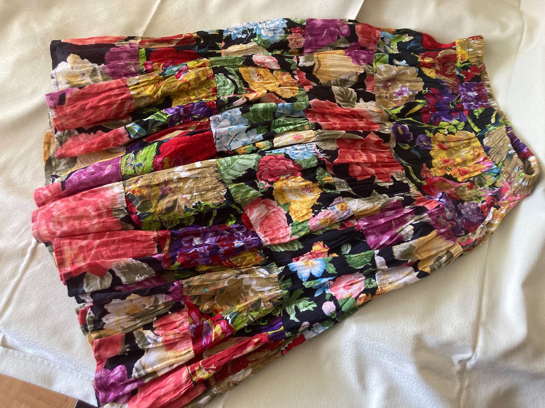 Gonne: Jupe longue patchwork fleurie ;taille 38/ longueur 70 – Usato da Marly venduto da Antigona71