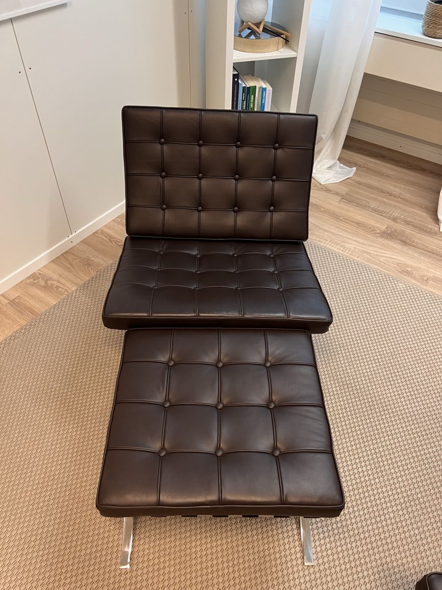 Fauteuils: REPLIKA 2 Barcelona Chairs mit Hocker – D'occasion à Steinhausen par Quexa 1