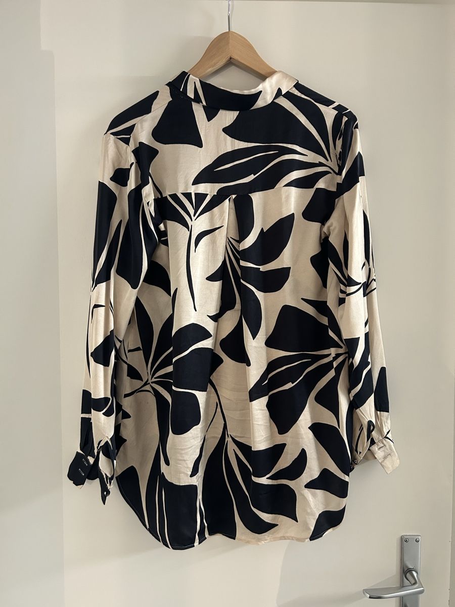Camicette: Bluse schwarz-beige Blumenmotiv – Usato da Untersiggenthal venduto da schnaepplideal 1