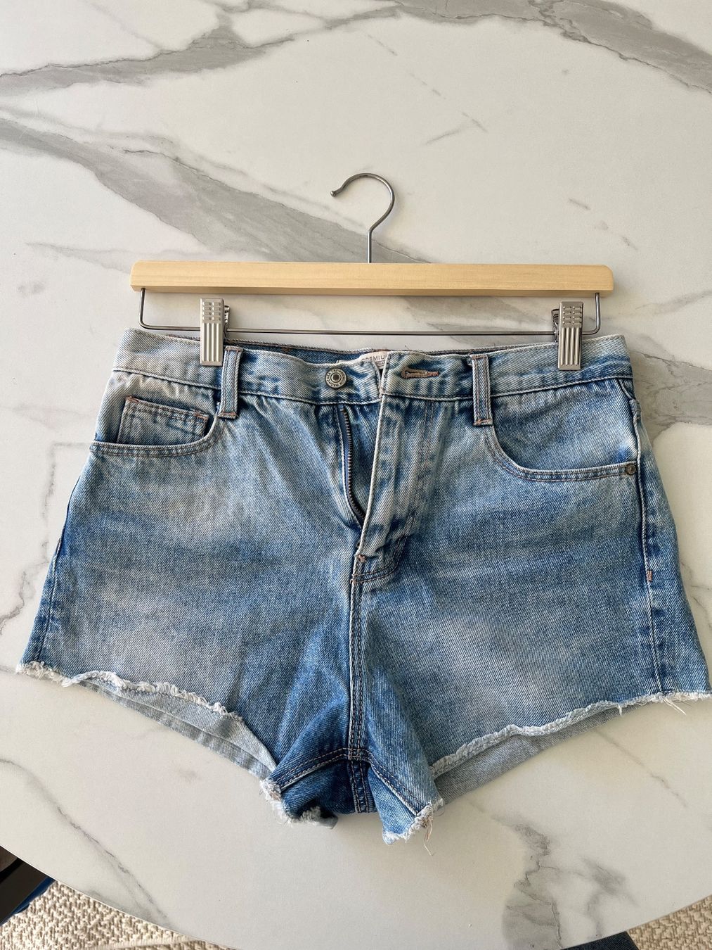 Zara Jeans: Zara Denim Shorts – Usato da Ebmatingen venduto da Charliz