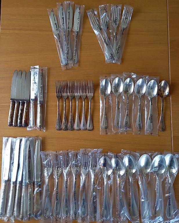 Christofle Set di posate: Couverts 6 personnes Christofle Paris – Usato da Orbe venduto da Samtroilo