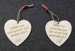 2 Holzherzen