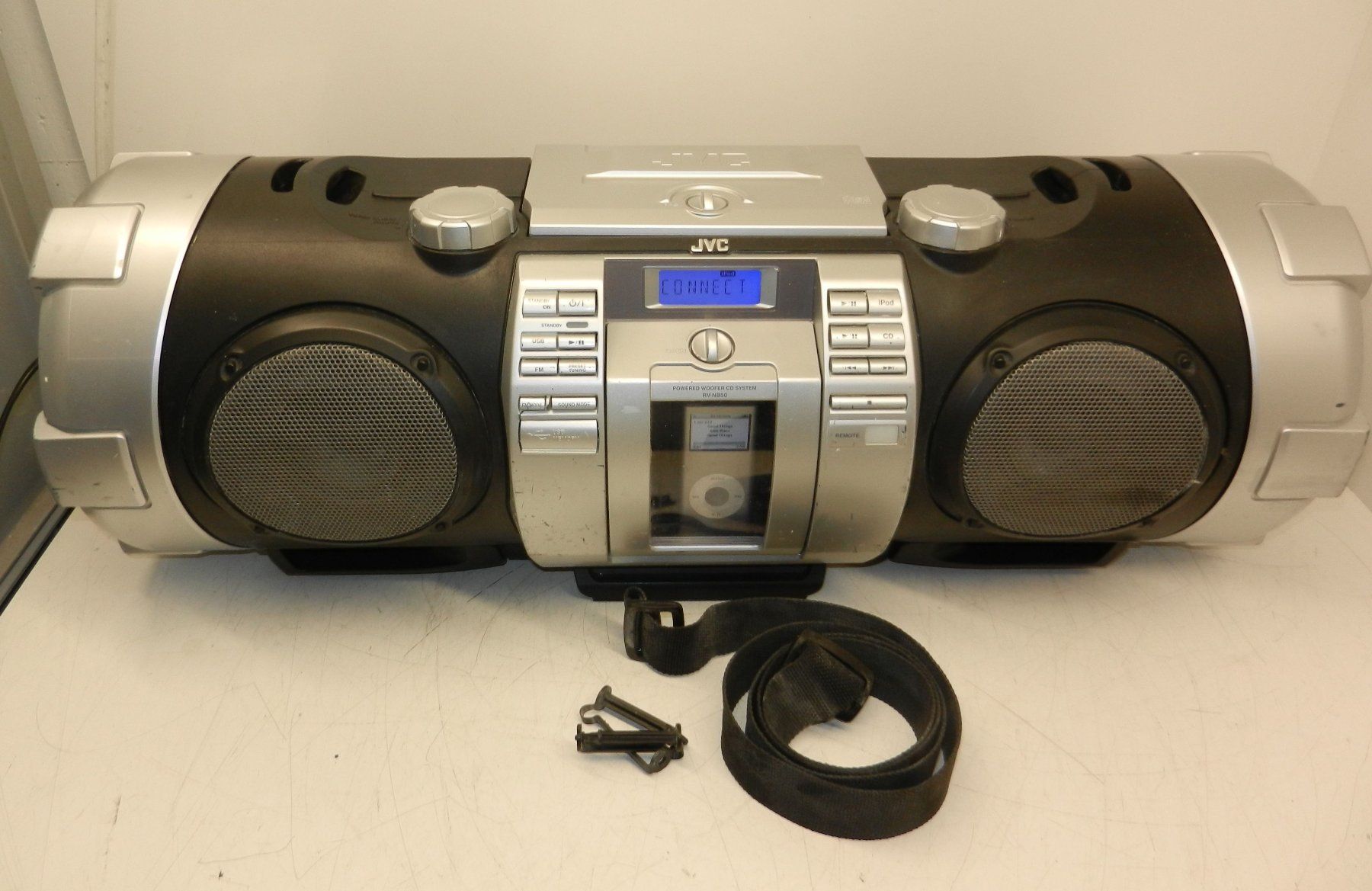 JVC Tragbarer Mediaplayer: JVC BoomBlaster RV-NB50 mit IPod – Gebraucht aus Männedorf von livesteam 5