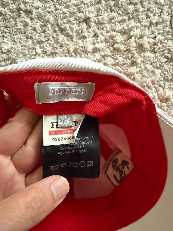 Altro abbigliamento per bambino: Ferrari Kinderkappe  – Usato da Küsnacht ZH venduto da nat_m97w 2