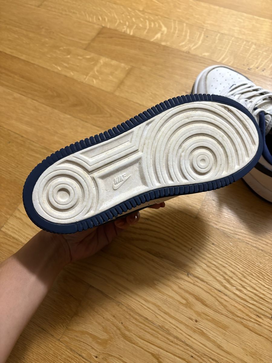 Nike Scarpe per ragazzi: Turnschuhe Nike Gr. 35 – Usato da Winterthur venduto da Baby117 2