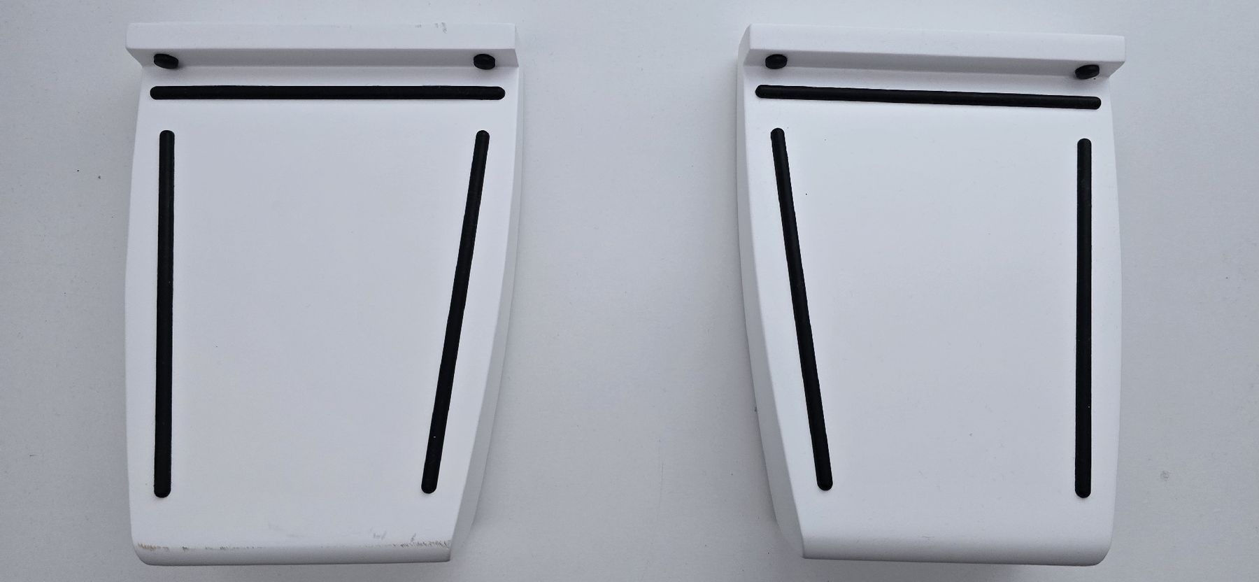 Adam Audio Haut-parleurs: ADAM Desktop Stands White  – D'occasion à Meilen par Roobiedoobie