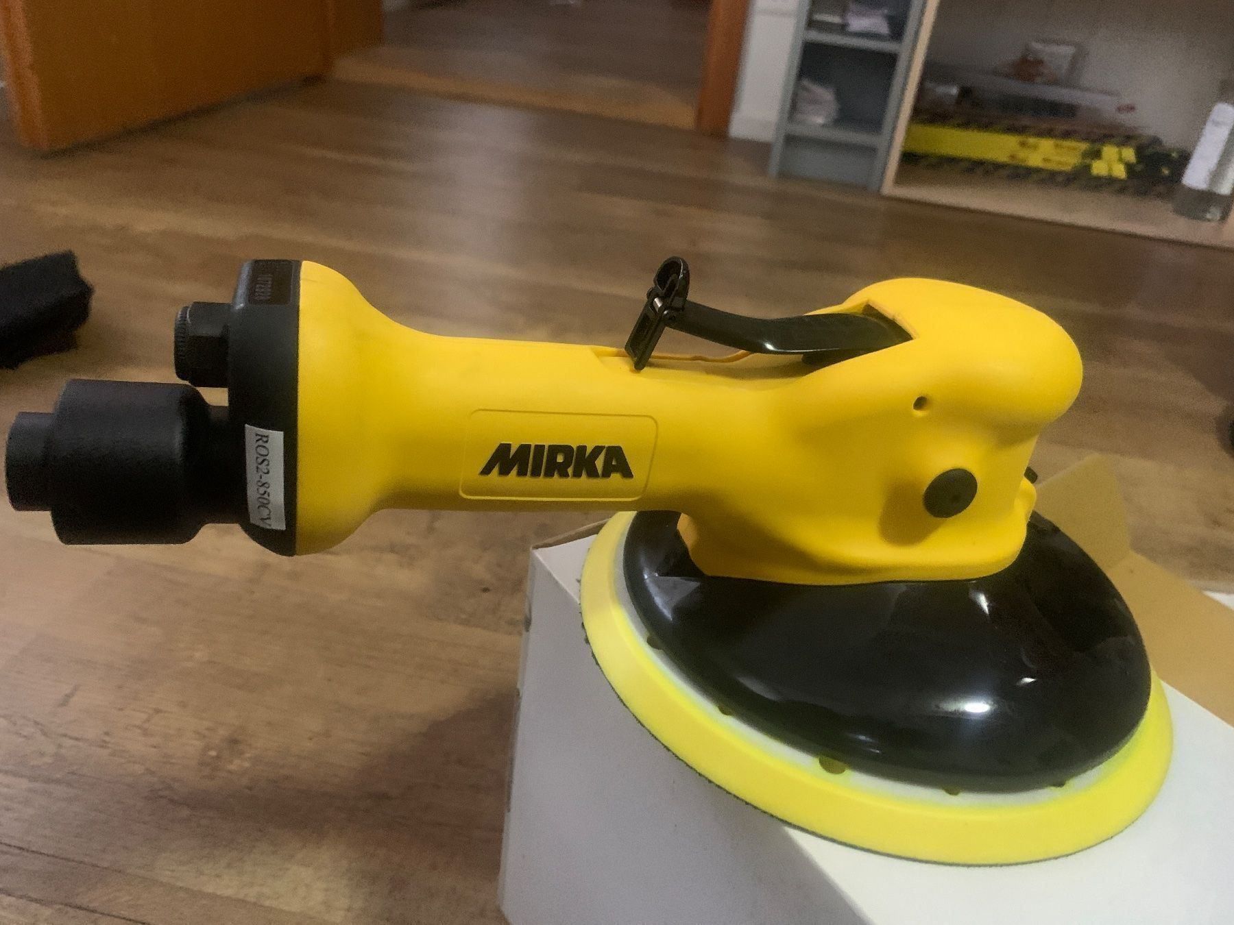 Smerigliatrici & Lucidatrici: Mirka schleifmaschine – Usato da Laupen BE venduto da chartchiw