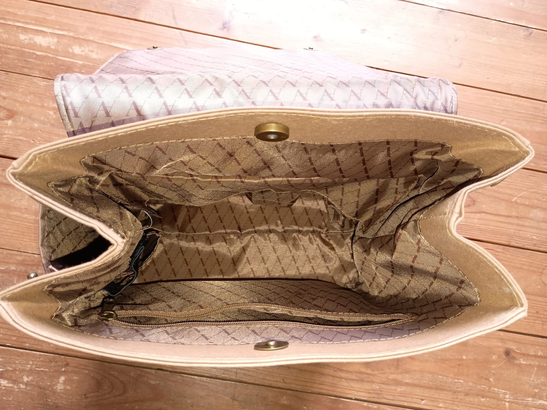 Zaini: Rucksack im Karton-look – Usato da Winterthur venduto da Tenderizer3000 1
