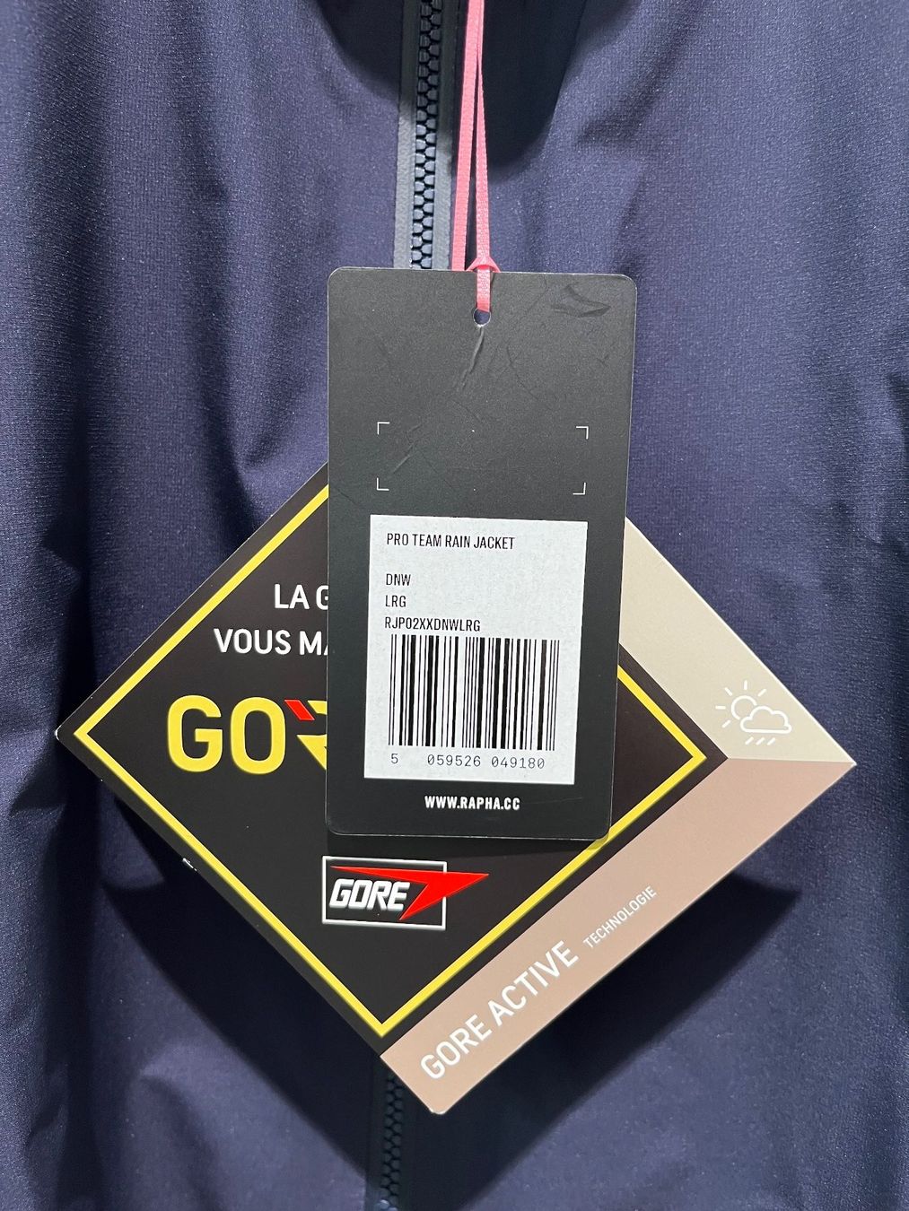 Rapha Jacken: % Rapha Men's Pro Team Rain Jacket Gore-Tex, L – Neu und originalverpackt aus Bern von Disco_Cycle 1