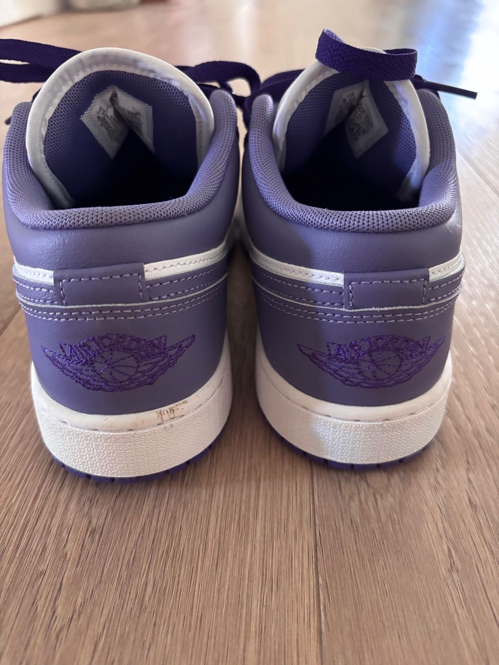 Jordan Chaussures hommes: Jordan 1 Low Purple Gr. 39 – D'occasion à Wilen (Sarnen) par tan_d9fm 1