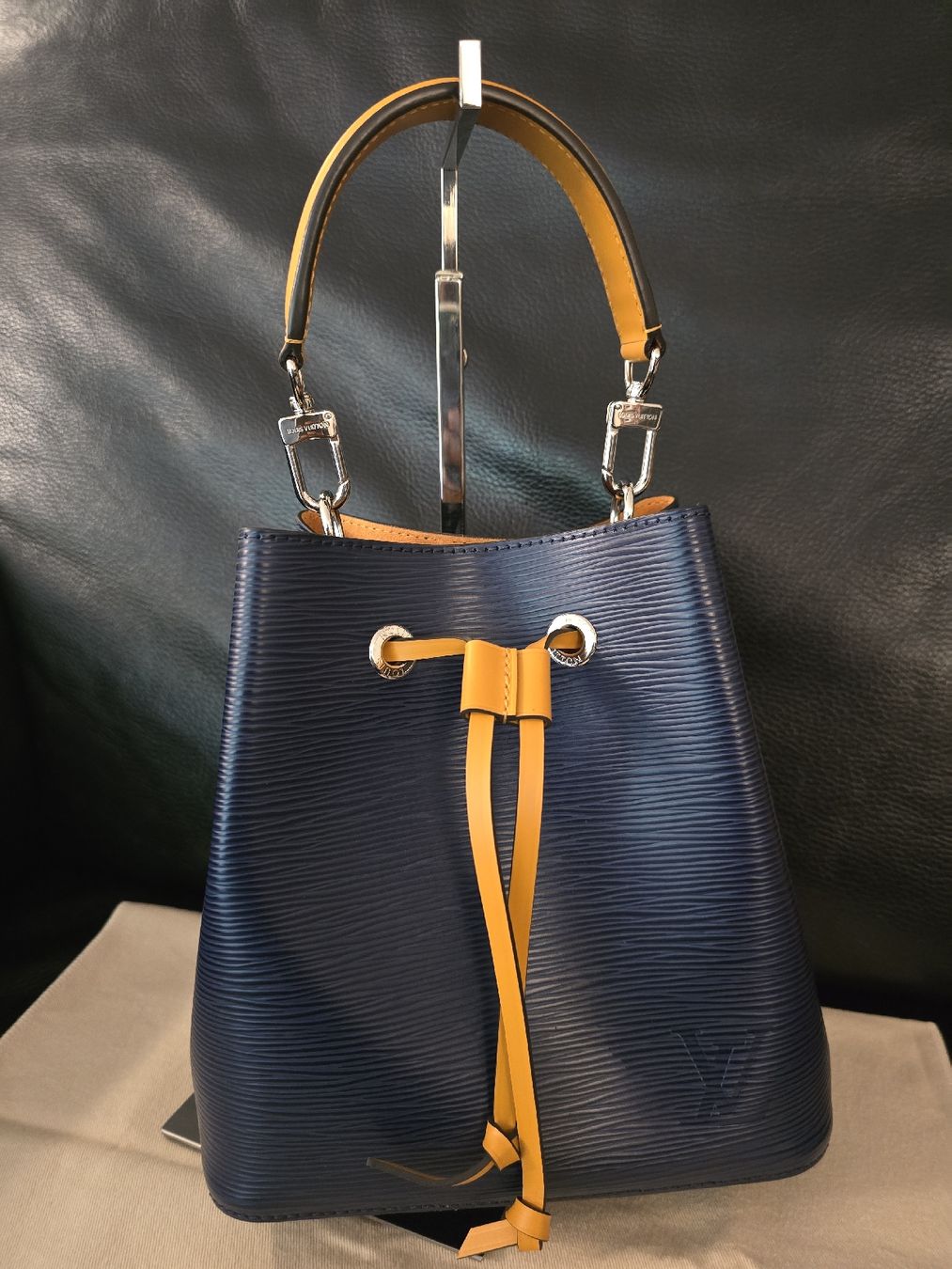 Louis Vuitton Borse da donna: Louis Vuitton NéoNoé BB Epi – Nuovo (secondo la descrizione) da Gattikon venduto da lavric_d 1