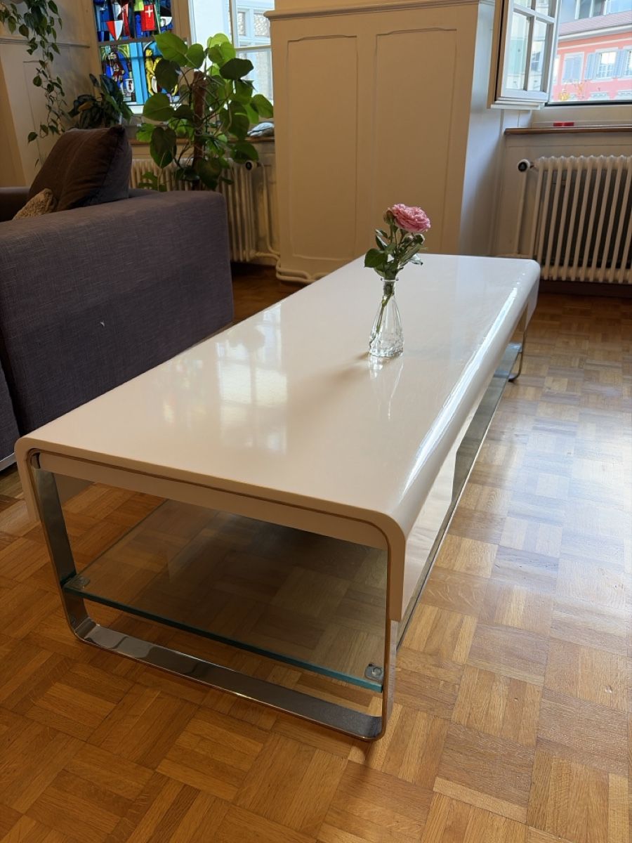 Cassettiere: Sideboard weiss Hochglanz mit Glasablage – Usato da Sursee venduto da MC1Red