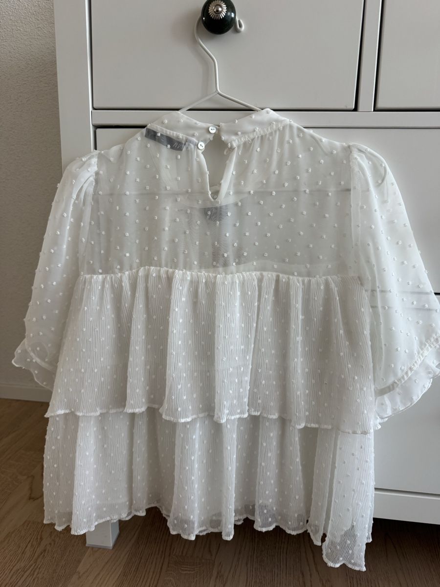Zara Blusen: Bluse weiss mit Grösse L/M  – Neu (gemäss Beschreibung) aus Pfäffikon ZH von aitm_00 1