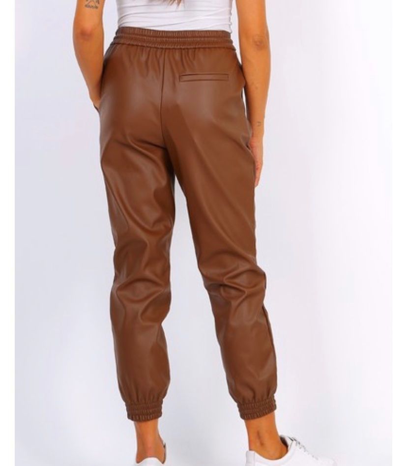 Pantaloni: Pantalon simili cuir choco – Nuovo e nell'imballaggio originale da Petit-Lancy venduto da mina222 1