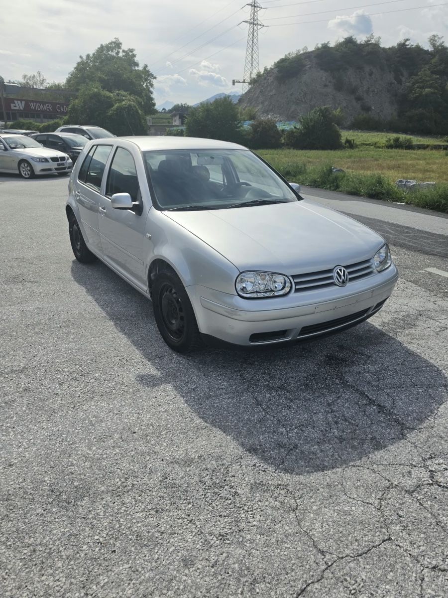 VW Autos: Golf 4 1.6 – Défectueux à Sierre par jokr396