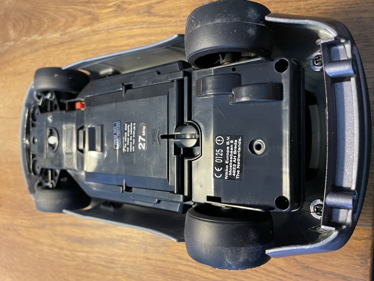 Nikko Modellismo RC: Aston Martin RC von Nikko – Nuovo (secondo la descrizione) da Laupen BE venduto da Perigoso 4