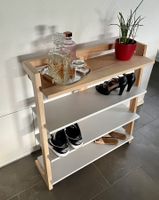 Handgefertigtes Schuhregal aus Kernbuche im modernen Design