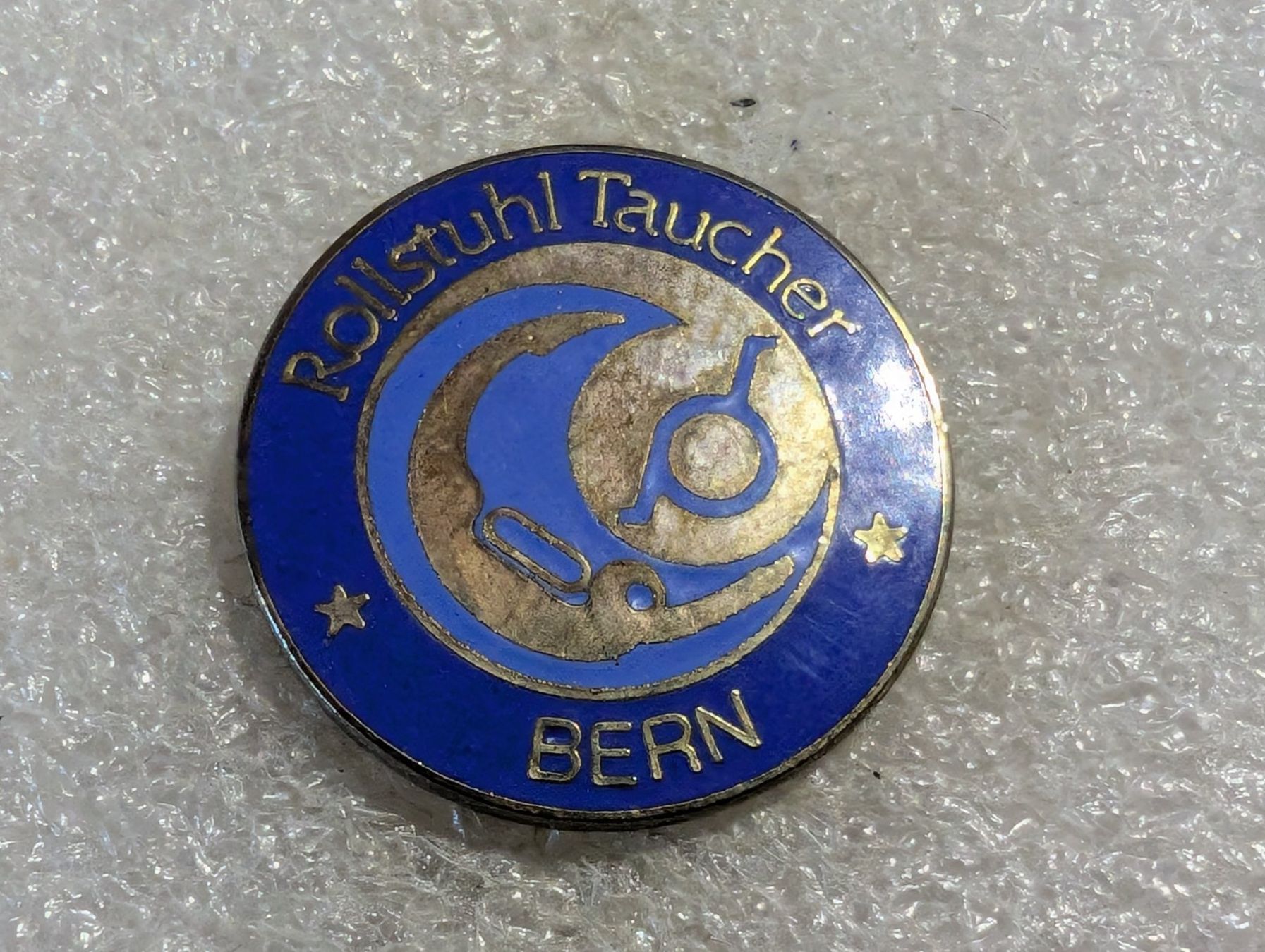 Placchette & Badge: Ansteckpin 152: Rollstuhltaucher Bern – Usato da Oppligen venduto da Pin-Fall-Shop