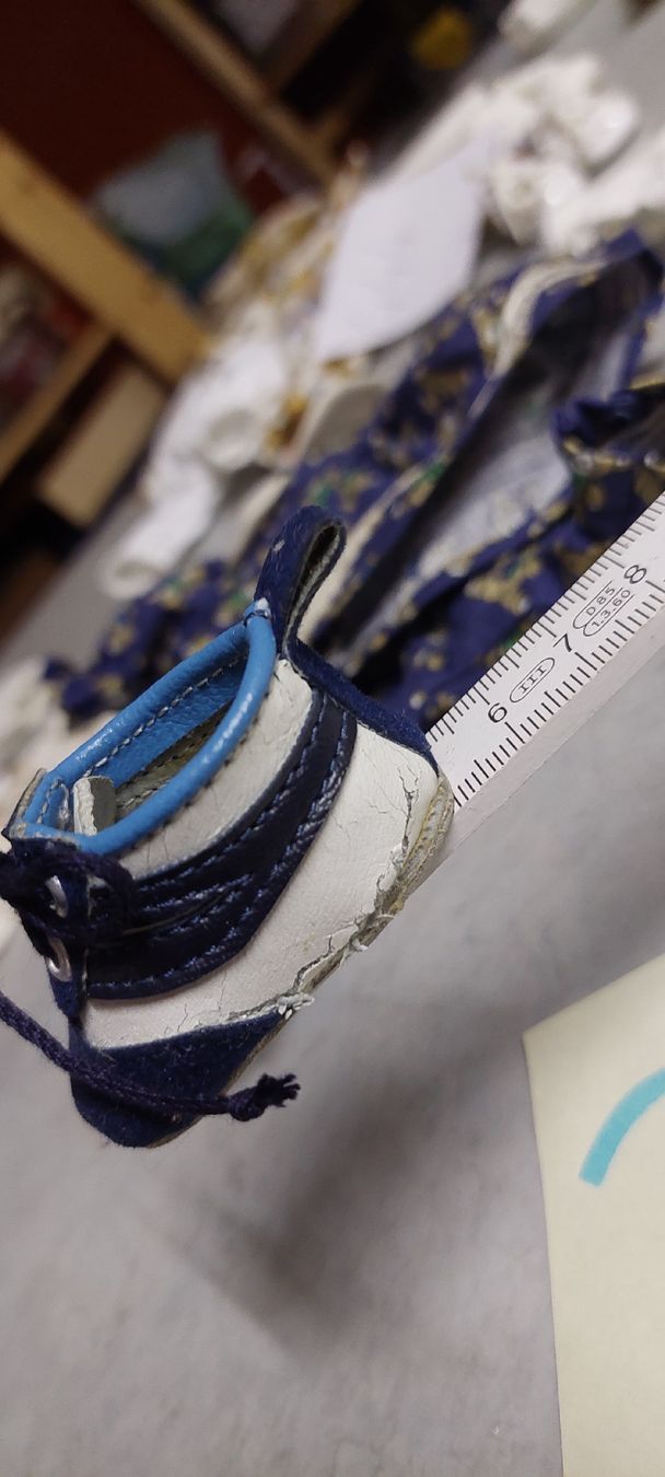 Bambole: Puppenkleider gebraucht aus Vitrine – Usato da Muri AG venduto da nindo1 6
