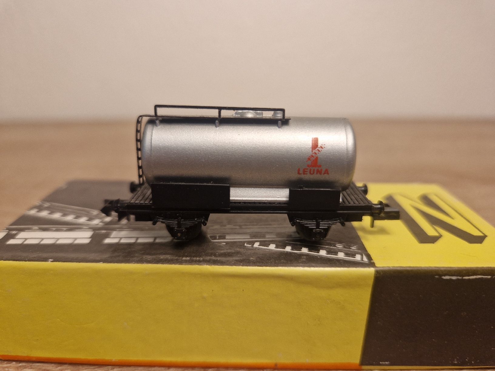 Piko Modelleisenbahnen: Piko N Kesselwagen Leuna – Gebraucht aus St-Aubin-Sauges von  1