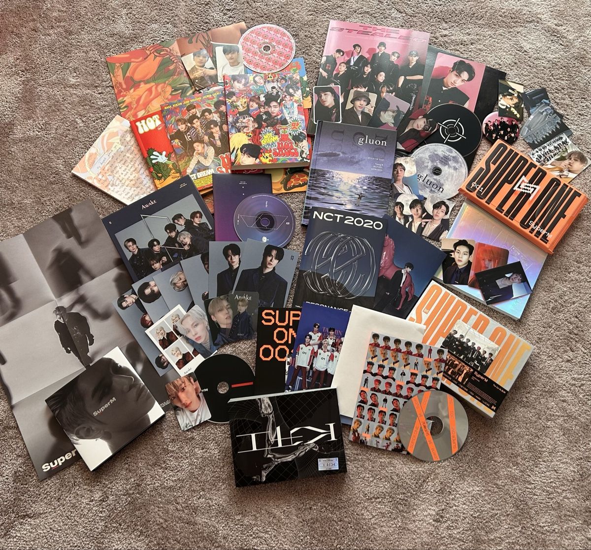 CD: K-Pop Boygroup Album-Set – Usato da Winterthur venduto da Panterro