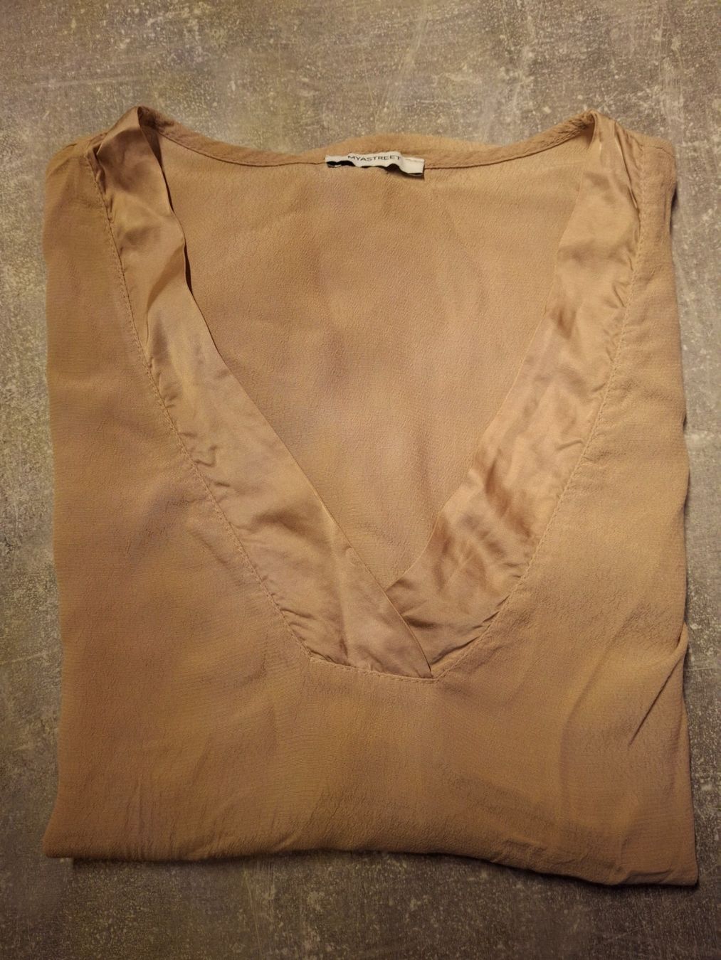 Tops: Haut camel col en V taille M marque Myastreet – Gebraucht aus Villiers von san_jn5w 8