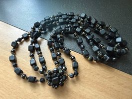 Schwarze Vintage-Kette mit drei Fäden