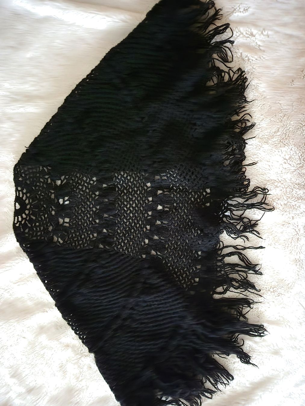 Bolero: gehäkelter Poncho – Usato da Thalwil venduto da Briscolina 2