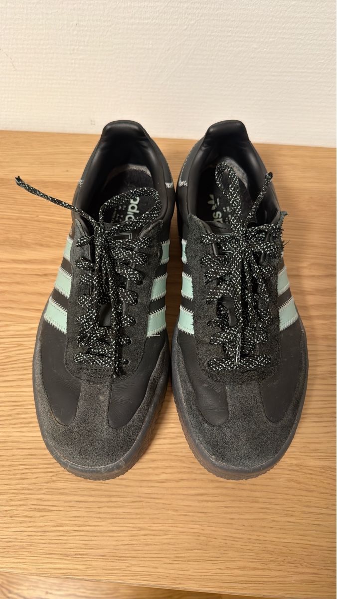 Adidas Chaussures hommes: Sneaker Adidas schwarz hellblau – D'occasion à Rheinfelden par SonjaBana 1