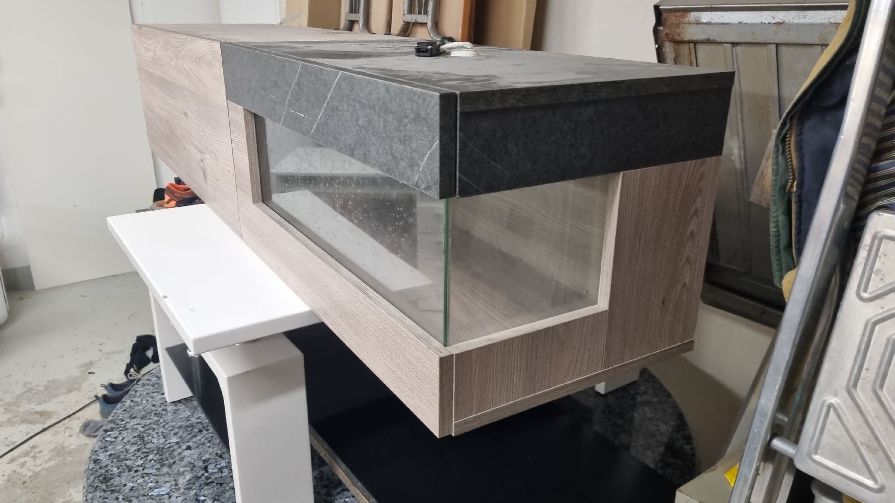 Vitrines: Wandschrank – D'occasion à Gunzwil par kusi203