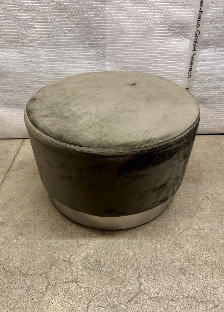 Kare Sgabelli: Kare Design Hocker / Pouf, grauer Samt, Metallfuss, – Usato da Zürich venduto da Nobs1