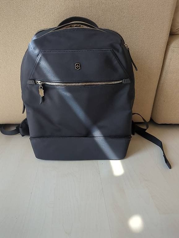 Victorinox Zaini: Victorinox Rucksack NP 295.- – Usato da Zug venduto da Off.White.Black