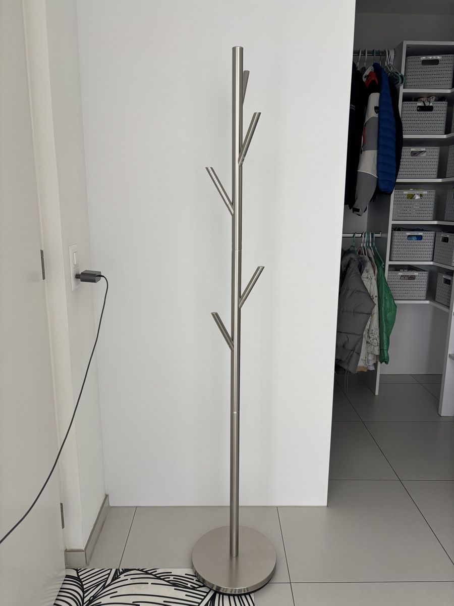 Garderobe: Kleiderständer 172cm H silber – Gebraucht aus Herzogenbuchsee von ameise02