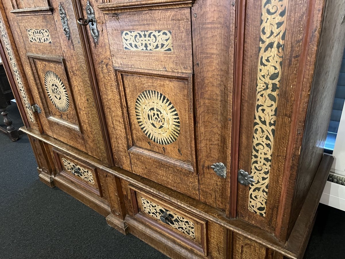 Armadi: Ostschweizer Barockschrank – Usato da Gossau SG venduto da Keller-Antiques 3