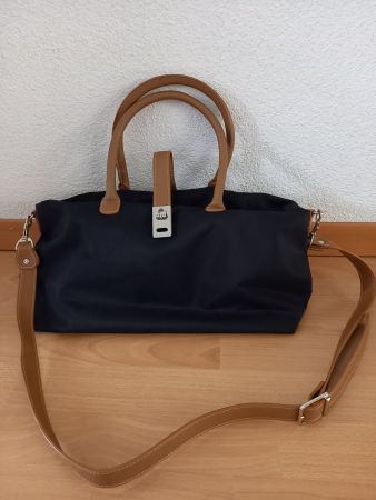 Schwarze Tasche mit braunen Details - top Zustand!