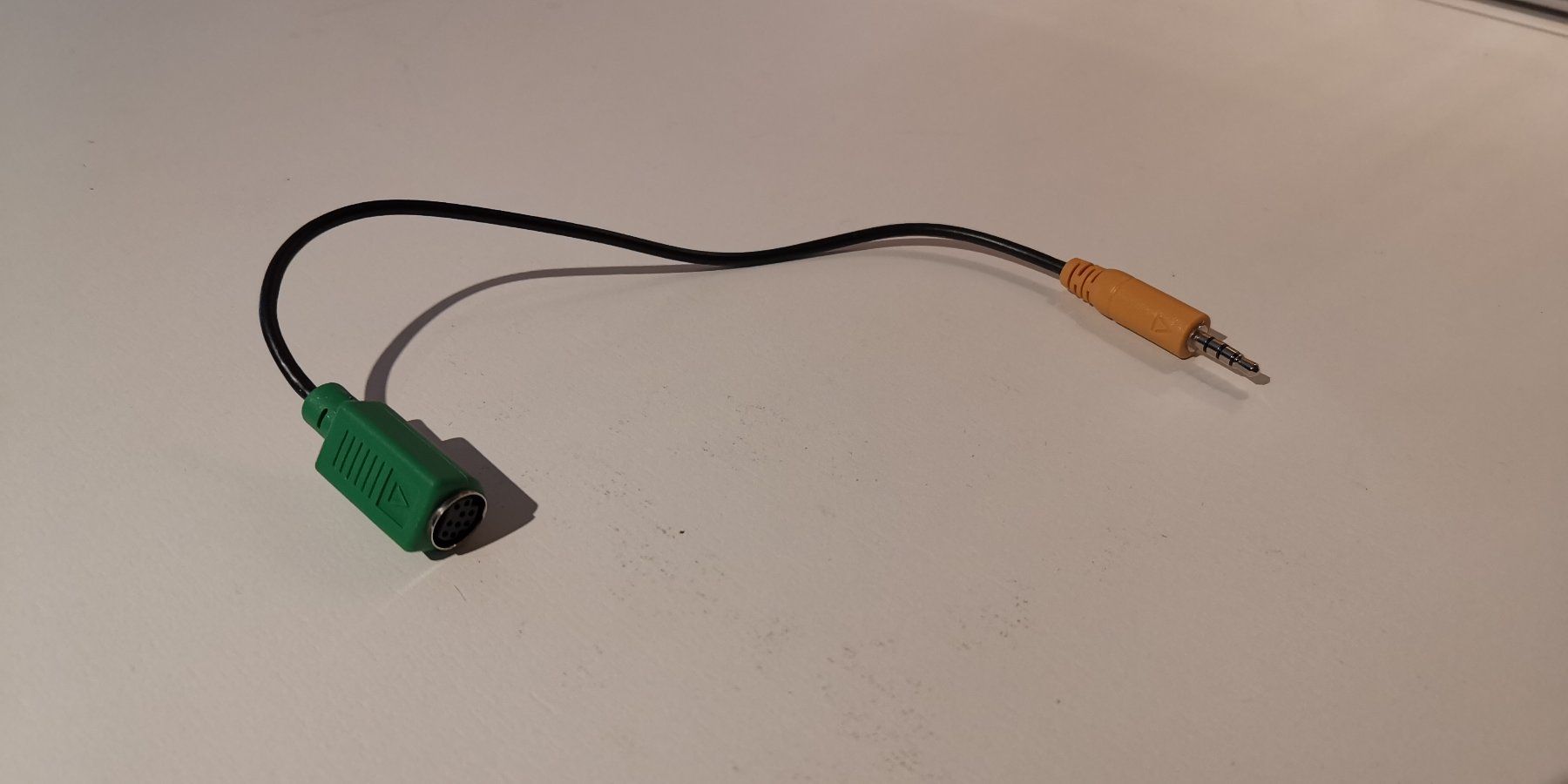 Cavi: 9-pin mini DIN Audio Input Kabel 2,5 m – Usato da Genève venduto da Somethingwicked 4