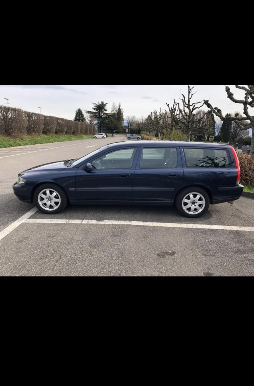 Volvo Autos: Volvo V70 D5 – D'occasion à Cugy VD par feu_yk9l 3