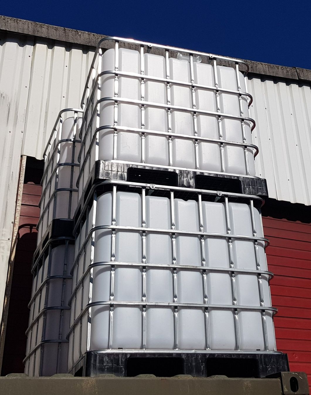 Abbeveratoi e trogoli: 1000 Liter Tank Lebensmittelecht 1 Stück – Usato da Burgdorf venduto da 4x4garageburgdorf 2