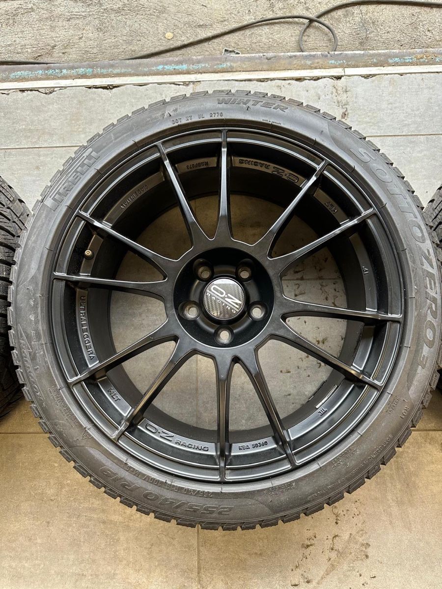 Altro in Scrittura & Disegno: Pirelli 255/40 R19 invernali – Usato da Comano venduto da mat_s7rj 2