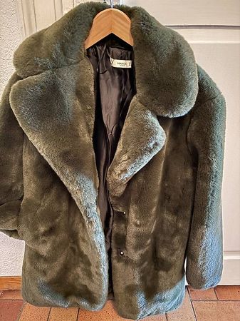 Mango Mantel in Khaki/Olive Kunstfell 