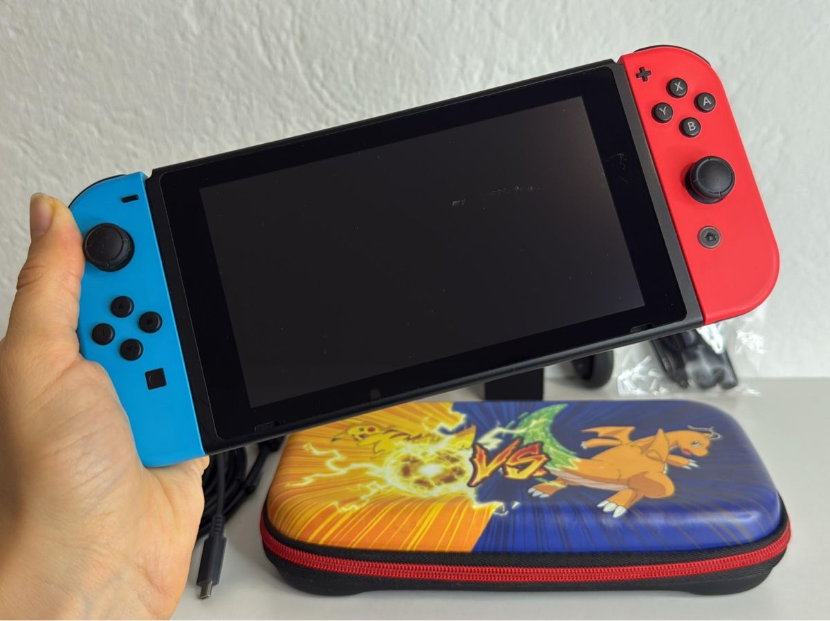 Nintendo Consoles: Nintendo Switch Console Bundle - Great Condition! – D'occasion à Ehrendingen par bubulence 1