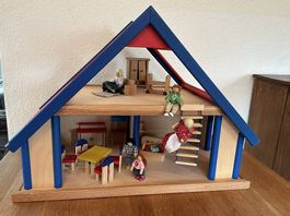Maison-villa en bois, personnages et meubles