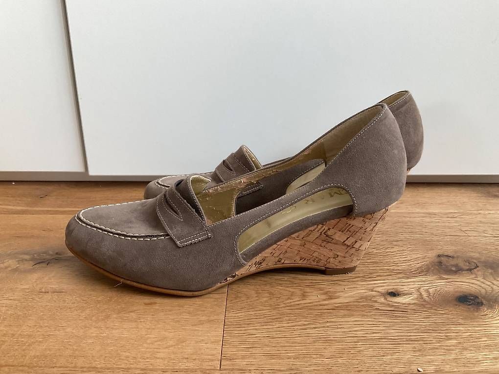 Scarpe da donna: raffinierte Pumps mit Keilabsatz, 37 – Usato da Luzern venduto da Juliette1907 1