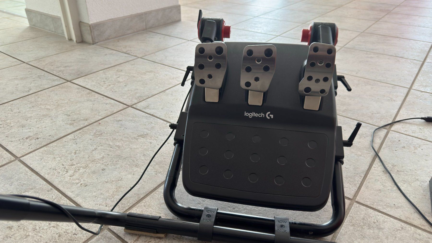 Manettes: Logitech G29 Driving Force mit Sitz – D'occasion à Ottenbach par Diezuercherin 3