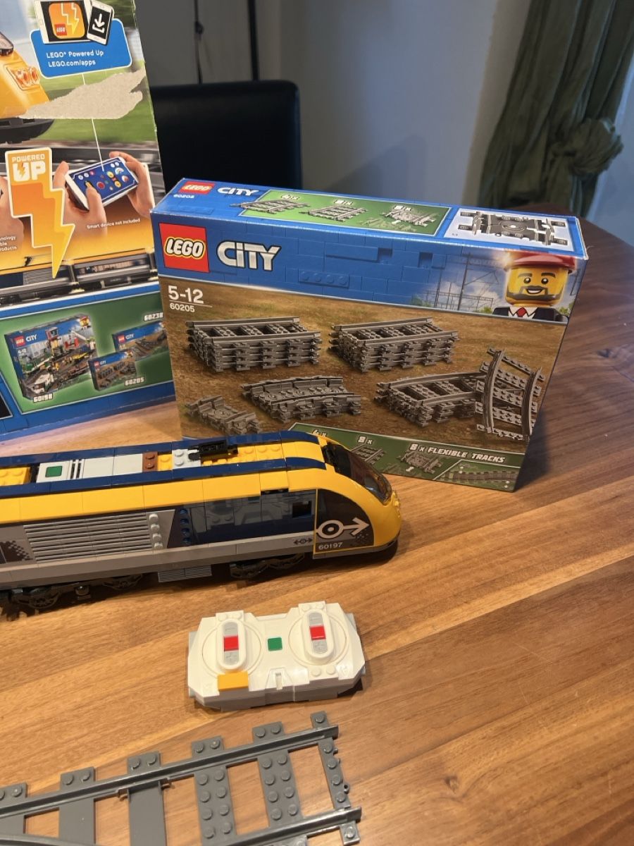 Lego Jeux de construction: LEGO City Train Set 60197 Good Condition – D'occasion à Zürich par JuneBaby12 3