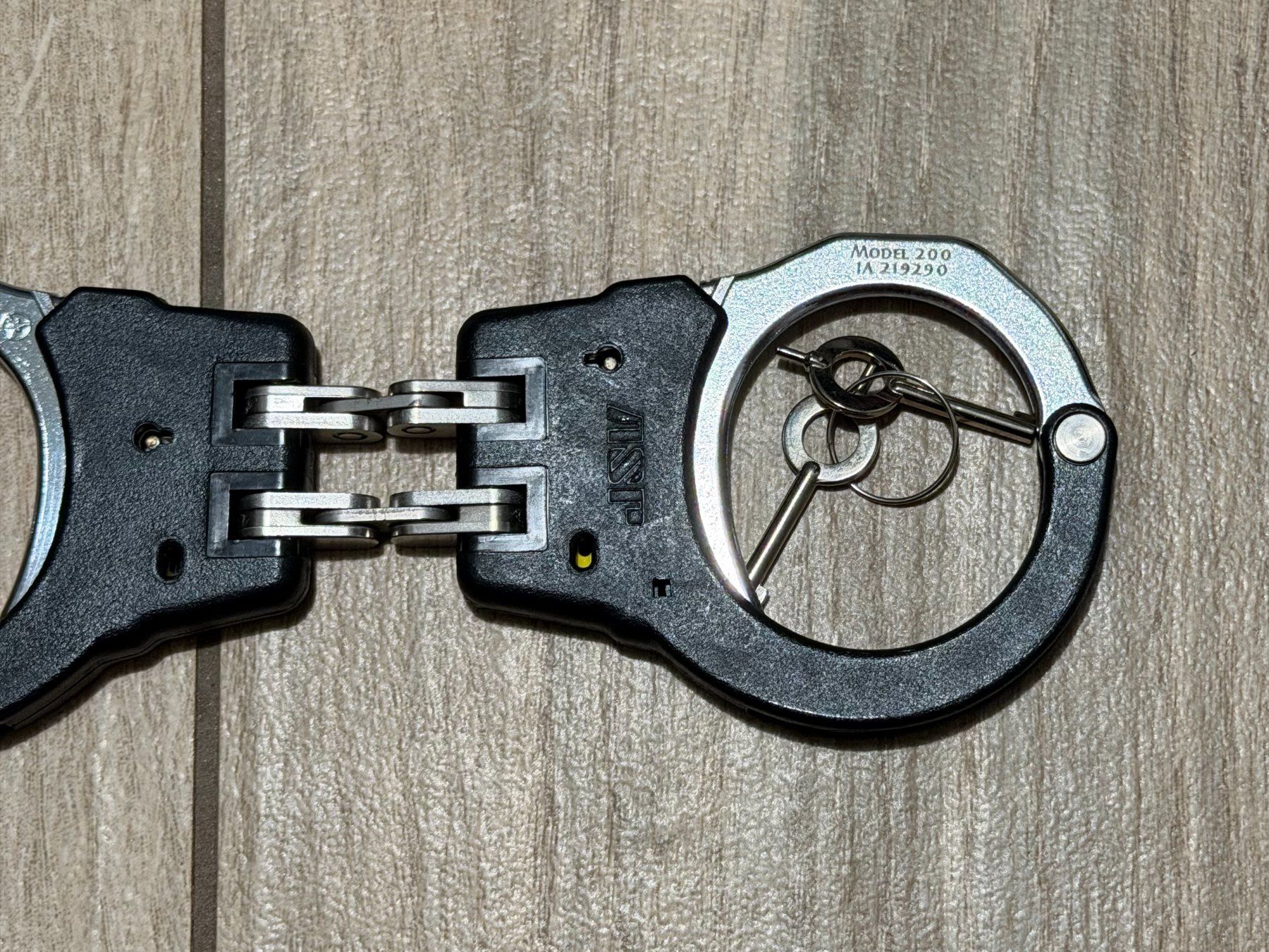 Autres événements d'entreprise et fêtes: Professionelle ASP Modell 200 Polizei Scharnier-Handschellen – D'occasion à Liestal par ElektraG 2